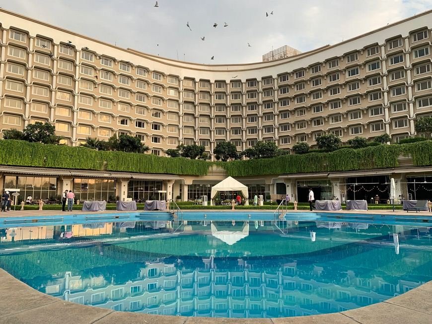 Escorts Near Taj Palace